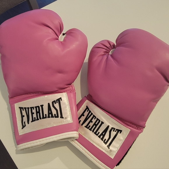 Pink Everlast Boxing Gloves - Picture 1 of 4